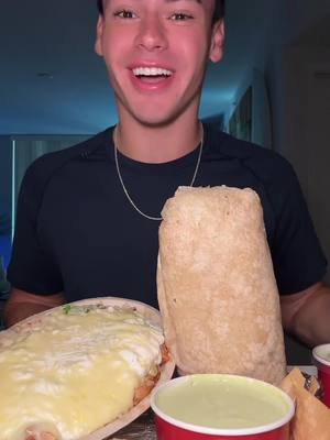 Chipotle’s NEWWWW Cilantro Lime Sauce #chipotle #chipotlemukbang #mukbang #asmr #fyp 