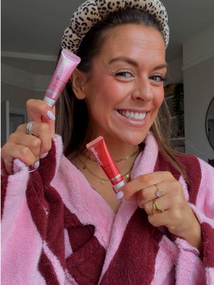 say hyaaa to vaseline’s gluta-hya lip serum gloss💋⭐️ @Vaseline my pilates, 9-5 & hobby partner !!! a staple in my bag no matter the activity and i LOVE how glowy & put together this gloss makes me feel! #ad #glutahya