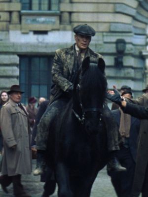 Semnul tău să te duci asap să-l vezi pe Tommy Shelby în Peaky Blinders: The Immortal Man. #devazut #netflixro