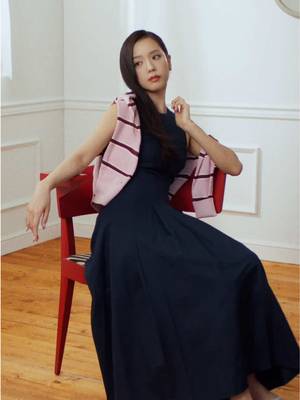 @JISOO brings spring to life in Tommy Hilfiger, radiating effortless style and confidence  #JISOO #tommyhilfiger 