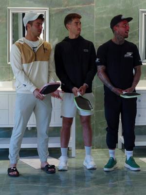 Size matters…. we’re talking about paddles, obviously 😉 @Tyson McGuffin PB @Federico Staksrud @Ben Johns  #pickleball #skit #sizematters #paddles #prov 
