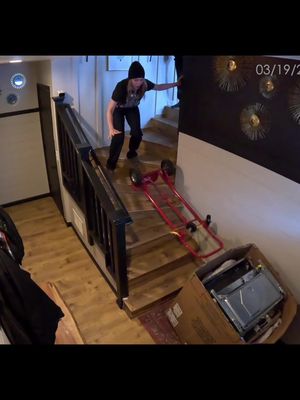 She had one job…Don’t Touch It! 🤣 #paulandstacy #alaskaelevated #family #viral 