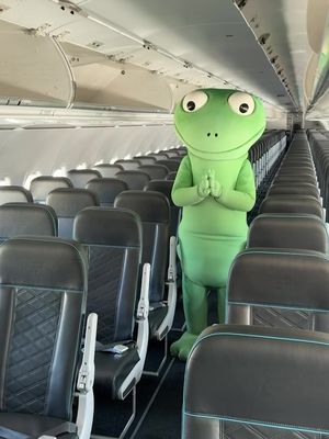 Tom the Lizard is our go-to travel guru. His advice? “Lizard.” Just… “Lizard.” 🦎💬 Tag someone who needs this kind of guidance today. Then, see him in @Disney and @Pixar’s #Hoppers, in theatres now!