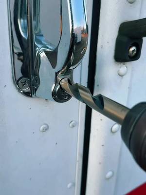 Nothing cracks a Snapon truck open faster! #Knkut #Milwaukee #MrSubaru1387 #tooltok #tiktokroadtripcontest 