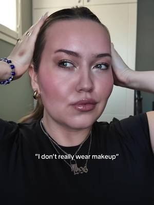 You know just a little concealer and mascara 😌 #everydaymakeup 