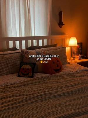 living like it’s october in the 2000’s🎃✨☕️ • weekends are best spent with a cozy breakfast and your fav childhood cartoons✨ • • • #halloweenaesthetic #2000snostalgia  #halloweenvibes #cozyhalloween #nostalgichalloween 