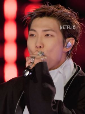 Poniedziałek rano, a my nadal tam 🫰 #BTSLiveonNetflix #BTS_ARIRANG
