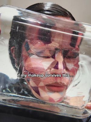 I dunked my face in water to test my makeup. Urban Decay All Nighter Setting Spray locked everything in place. Not a single thing transferred.  @urban decay  #makeuptest  #urbandecay_partner #avantgardemakeup #allnighter 