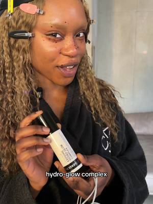 dropping ☕️ on the most gorgeous ✨glow✨#theinkeylist #exosomes #glowyskin 