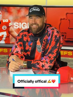 A wonderful day at 1 Arrowhead Dr. with our favorite tight end 💛❤️ @Travis Kelce #signed #year14 #nfl #traviskelce 