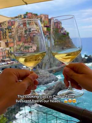 Seriously the pesto was delicious but look at those views 😍😍😍 Still thinking about this Pesto cooking class in Manarola, Cinque Terre 🙌🏼 #manarola #cinqueterre #cinqueterreitaly #cookingclass #pestocookingclass 