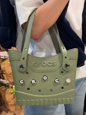 @Crocs just touched down in London Town 🇬🇧🔥 First-ever UK store officially open in @Westfield UK and the vibes were unmatched! Safe to say the opening party was a whole moment… but did you catch the Crocs ice cubes 🧊👀 yeah… we stay ICY 😏 #CrocsUK #store #westfieldlondon #stratford #crocs 