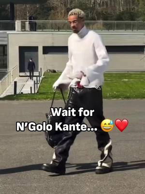 You know Kante always keeps it humble at France arrivals 🙂🇫🇷