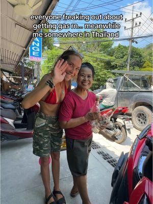 gas lady and I got hit on at the same time 🤌🏻 #solotravel #backpacking #thailand #gas 