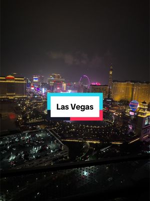 Brindis por vistas como esta. 🥂 📍 @cosmopolitan_lv #VegasHotels #VisitaLasVegas 