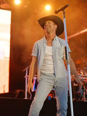 “Where It’s At” live from @Boots In The Park  #dustinlynch #countrymusic #livemusic 