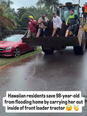 A 98-year-old woman was rescued from her home in Mokuleia, Oahu Friday—by heroic residents who used their own front loader tractor to save her from severe flooding. 👏 @meanhawaii