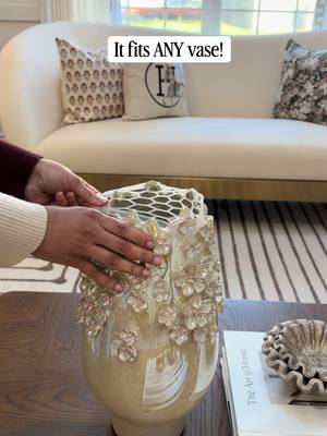 Easiest way to style flowers for a fuller look! This grid is flexible and fits any vase!  #amazonfinds #floralarrangements #tipsandtricks #founditonamazon #homeinspo 