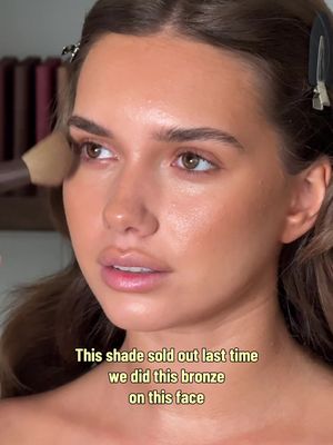 Recreated 2 years later @eva 🤎  @Tanielle Jai Bronzour in Caramel latte for the perimeter of the face & Latte for the center ( eyes, nose, lips )  #bronzour #bronzourbytaniellejai 
