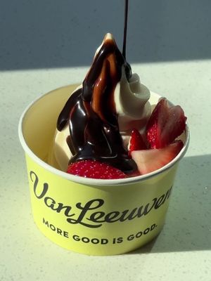FRO-YOOOOOOOOOOOO Yo. Save the date folks. We’re launching FRO-YO AT NOHO this Friday, 3/27. And we’re celebrating with $1 Fro-yo. Tart, Matcha, Strawberry, Chocolate. Swirled. Not swirled. Many, many toppings. The power is in your hands and your mouth too, we guess? 🍦$1 Fro-yo from 12PM-3PM 📍640 Broadway, New York, NY 10012
