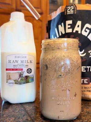 Let’s make a great morning beverage with #protein and loaded health benefits! RAW FARM x @Lineage Provisions 