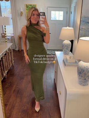 BUILT IN BRA with padding😍! SO nice that you don't have to worry about what bra you need to wear! Proof that GORGEOUS dresses don't have to be hundreds! Wearing size M and I'm 5'9! #weddingguestdress #formaldress #boujeeonabudget #lookforless #classydress