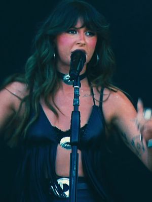 She's Choosin' Indio this April. See Ella Langley & more in the desert at Stagecoach 2026!