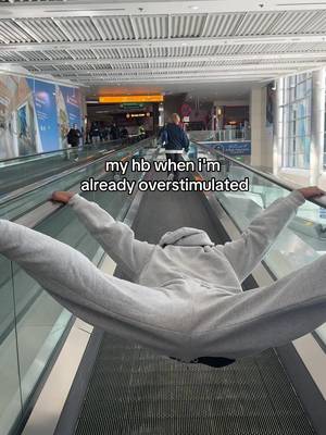 smh 🤦‍♀️ @A1⚡️ #overstimulated #airport #nobodyreallycares #flexible #cornball 