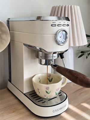 my top recommendation for beginners☕️ such a good option if you’re getting into making lattes at home + it’s on sale right now linked in my bio✨☕️ @Casabrews Coffee Machine  #casabrews #coffee #latteart 