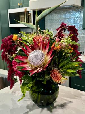 Feeling down? Fresh flowers help. 💛 Fun fact: My first job was at my cousin’s florist shop. My second was at McDonald’s.  💐: @mayeshatlanta #fyp #reels