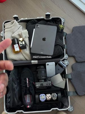 Carry-on essentials ✈️ 🧳#menessentials #Tech #Lifestyle #rimowa #shevonsalmon 