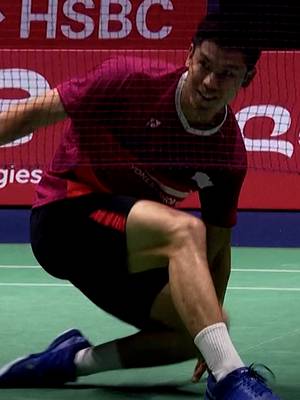 Clean knee slide from Aria Dinata 🥶 Rate 1-10 @thejodchannel #bwf #badminton #chiesa #kneeslide #badmintonskills