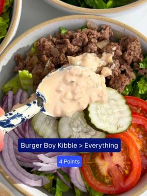 Some call it #BoyKibble, we call it the ultimate 4-Point #CheeseburgerSaladBowl. 🐶🍔 INGREDIENTS: Extra lean ground beef: 1 lb Yellow onion: 1 small, finely chopped (reserve 1 tbsp) Kosher salt: 1 tsp Cooking spray: 4 sprays Shredded Romaine: 6 cups Plum tomatoes: 4 medium, diced Dill pickle: 12 slices (reserve 3 for sauce) Reduced-fat cheddar: ½ cup, shredded Red onion: 6 thin slices Sauce: Light mayo: 2 tbsp Ketchup: 1 tbsp Mustard: 1.5 tsp Worcestershire sauce: 0.5 tsp Reserved: 1 tbsp onion + 3 finely chopped pickles INSTRUCTIONS Step 1: Brown beef with salt and yellow onion (reserve 1 tbsp onion for sauce) in a nonstick skillet until no longer pink (7–9 mins). Let cool. Step 2: Prep 4 bowls with 1.5 cups lettuce each. Top with tomato, 3 pickle slices, 2 tbsp cheese, and red onion. Step 3: Whisk the sauce: ketchup, mayo, mustard, Worcestershire, reserved onion, and 3 finely chopped pickles. Step 4: Top bowls with beef mixture and drizzle with special sauce.