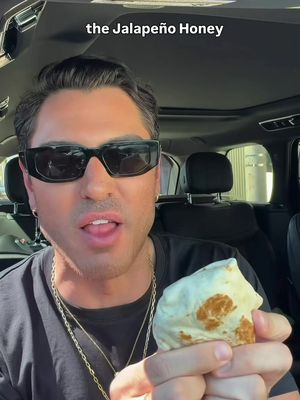 Well guys I think I finally have a new favorite from my favorite, @tacobell Like a dream come true, they just launched their Crispy Chicken Crunchwrap Sliders 🤤 run don’t walk and let me know which sauce you like better !!!! 10/10 ! #TacoBellPartner