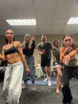 It’s show time! @jennajohnson @Emma Slater @hailey @Britt Stewart 