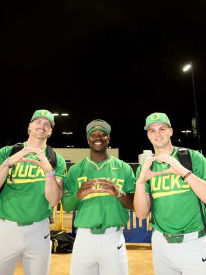 Straight up #oregonbaseball #collegebaseball #d1baseball #barstoolsports #oregonducks  🟠 hosted by @kiana flory @emily raelynn 
