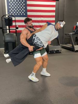 Human tripod 🤳 @Eric Janicki @Rafaella Veridou @Mike Capri 