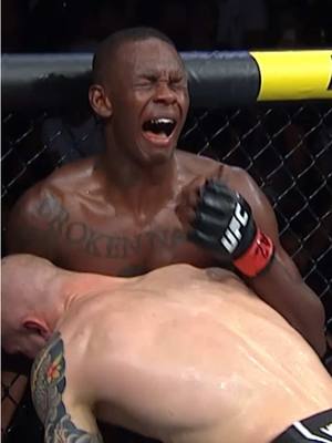 Исраэль Адесанья не упустит возможность развлечь фанатов 😄 #UFCSeattle #UFC #MMA #adesanya #israeladesanya 