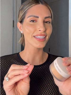 There's a reason this is STILL the #1 selling setting powder in the US; @Laura Mercier Ultra-Blur Setting Powder is the magic final step you need for that face-filter finish! #lauramercier #lauramercierpartner #bestsettingpowder #bestloosepowder 