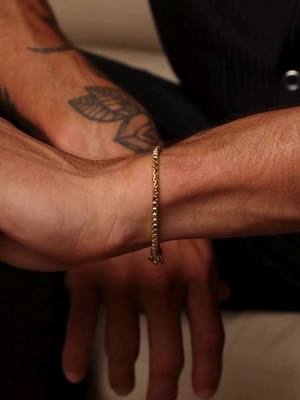 Sleek, stylish, and high-quality bracelets that are designed to look great and last forever. They’re waterproof & sweatproof and feature a fully custom logo tag and clasp design that you won’t find anywhere else.