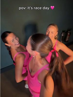 pink fits make you race faster 🙂‍↕️💖🎀🌸 #gymsharkwomen #raceday #pinkfits #matchingoutfits #hybridtraining 
