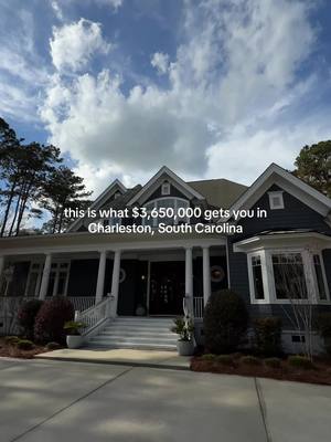 Main house and a guest house in Charleston? That’s what I call living. 🌴 #southcarolina #homes #architecture 