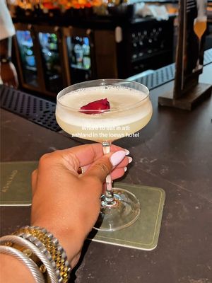 Where to eat in Atlanta 🍽️ Ashland.  A new steakhouse + sushi spot you need to try. Perfect for a girls night out. Located inside the Loews Atlanta Hotel.  #atlanta #atlantarestaurants #midtownatlanta #thingstodoinatlanta #steakhouse 
