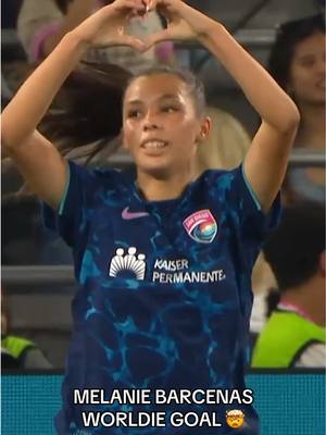 18 years old and doing THAT 🔥 #goal #golazo #worldie #nwsl 
