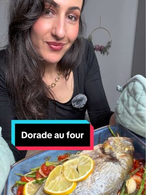 Juste une dorade au four…  Aiiie je déteste toucher le poisson! Dites moi que je ne suis pas la seule 🥹 La recette pour 2 à 3 personnes : - une dorade royale (la star)  - 1 oignon - Tomates cerises  - 2 gousses d’ail - asperges  - Huile d’olive - Sel et poivre  La sauce citron beurre  - le jus d’un citron 🍋  - 80g de beurre doux  - Sel, poivre  - Des pistils de safran infusés dans un peu d’eau froide (ou un glaçon)  La cuisson :  - 25 min à 180 degrés au four (à surveiller suivant le poids de votre poisson)  Enjoy ❤️ #dorade#fish#Recipe#recettefacileetrapide#foodies 