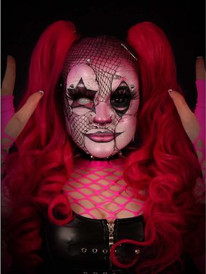 ROUND AND ROUND 🤡🩷 Can we pleaseee bring this trend back 🙏🏻 it’s my favourite one yet although it’s so stressful to film and edit 🤣 Video IB: @Rafael Santos Makeup IB: @𝑨 𝑺 𝑯  ☆⋆｡𖦹°‧★ #sfxmakeup #clownmakeup #cosplay #transition #fyp 
