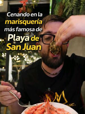 Para contextualizar la situación, reconozco los errores y me esfuerzo por corregirlos rápidamente de manera cortés. Sin embargo, si, como afirma el camarero, un error debe ser asumido de su propio bolsillo, la perspectiva cambia. Dada mi experiencia previa en hostelería, entiendo que los errores son inherentes al trabajo. Fue un descuido de mi parte no percatarme de que la cantidad era de 30 gramos en lugar de 10 gramos. Personalmente, no tengo inconveniente en abonar la diferencia; considero que el costo debería ser cubierto por mí o por el restaurante, nunca por el camarero. Aparte de este incidente, el establecimiento en general es excelente. Se trata de La Gamba, ubicado en San Juan, Alicante. #bar #restaurante 
