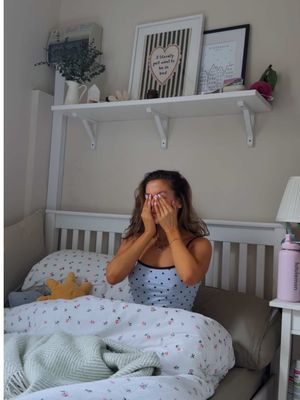 a day that my anxiety didn’t win !!💌⭐️ i started filming this video yesterday morning with the plan of it being my first run back in london viddy or a happy human dancing around my flat to harry styles type vibe !!🍸⭐️🌻🪩✨ but unfortunately sally (my anx) had other plans !!so i thought rather than edit the sad bits out and pretend i was 100% happy whizzy soph i’d just be honest instead :)) so i guess here’s a day in the life of an anxious girl in london ?? who loves to be busy, loves to have plans after eve after work, loves a silly wine night, loves to work two jobs, have a million hobbies and say yes to every plan that comes her way buttttt who’s noggin gets overwhelmed by the tiniest of things EVER !! (like running down my street in london, even though i walk it every day and used to run down it constantly!! but now it’s the biggest blocker ever??? and even the idea of running down it tipped me over the edge?? make it make sense xxx) anywayyyyy!! learning every week that anxiety isn’t something you get over or get rid of! it’s something you learn to live with⭐️ and i think me a few months ago would be pretty proud of how we dealt with it yesterday!!! <3 <3 be kind to your noggin & befriend your anx (she’s only trying to keep you safe🫶🏻💘) #anxiety #MentalHealth #Running #london