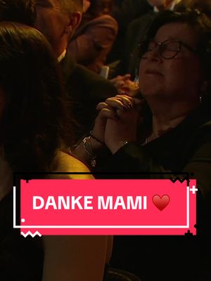 «Dieser Award ist auch für dich»: Reuteler widmet MVP-Award speziell ihrem Mami 🥹 Géraldine Reuteler wird bei den Sports Awards zur «MVP des Jahres» gekürt. In ihrer Rede dankt sich ganz besonders ihrer Mutter, die im Publikum sitzt. «Ich liebe dich über alles. Der Award ist auch für dich», so Reutelers warme Worte. @Swiss Football Association #reuteler #mama #liebe #schweizernati #SportsAwards 