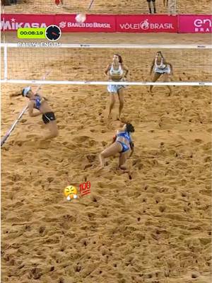 Pure hustle going down 😲🤌 #volleyballworld #beachvolleyball #rally  #france #paraguay 